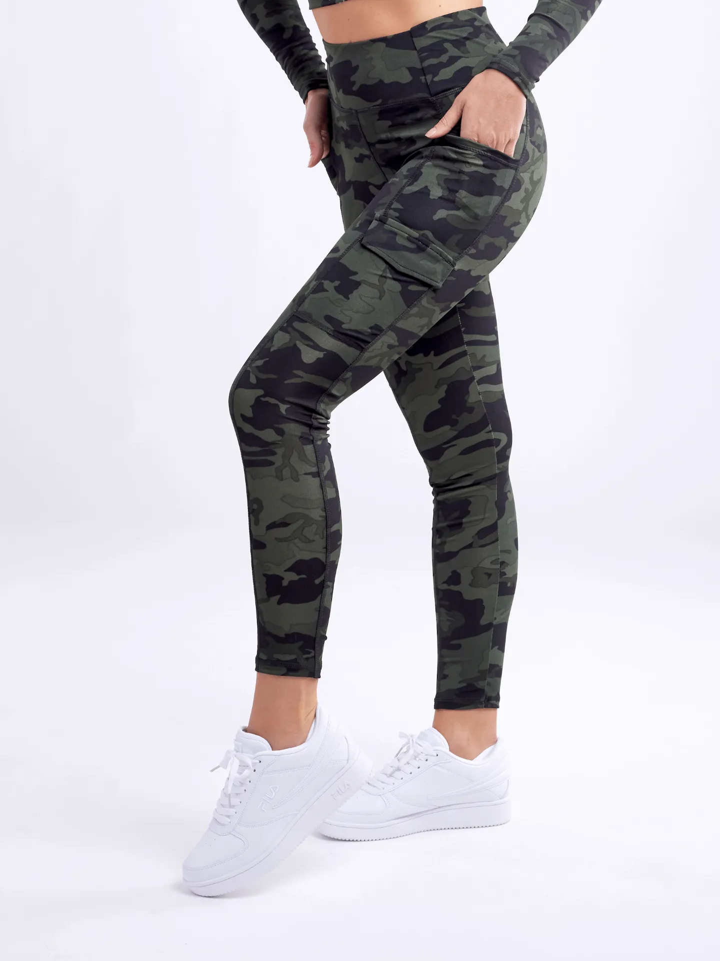 Adventure-Ready High-Waisted Leggings with Cargo Pockets